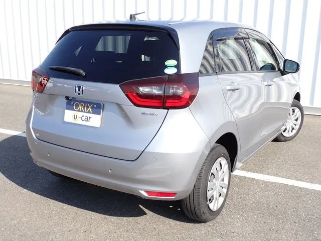 ホンダ　フィット　ｅ：ＨＥＶ　４ＷＤ