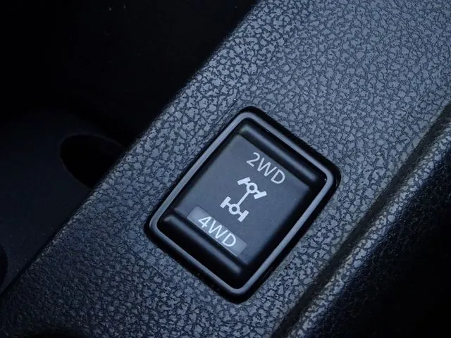 ニッサン ノート 4WD