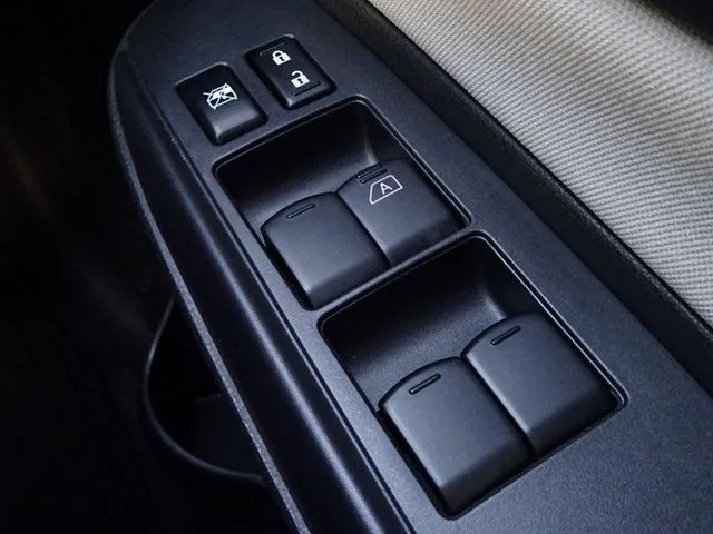 ニッサン ノート 4WD