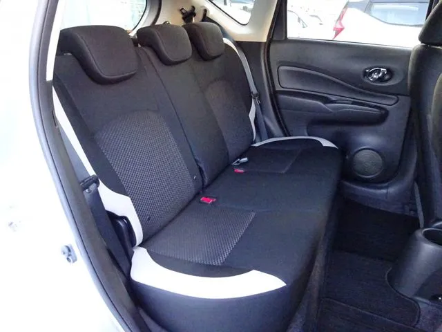 ニッサン ノート 4WD