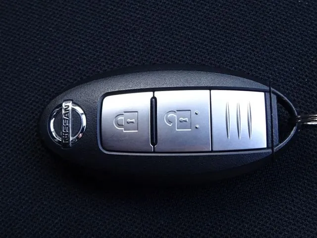 ニッサン ノート 4WD