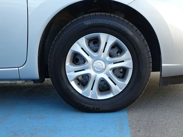 ニッサン ノート 4WD