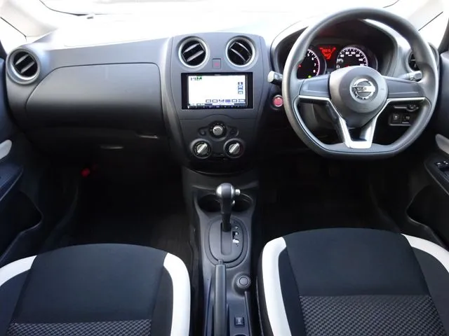 ニッサン ノート 4WD