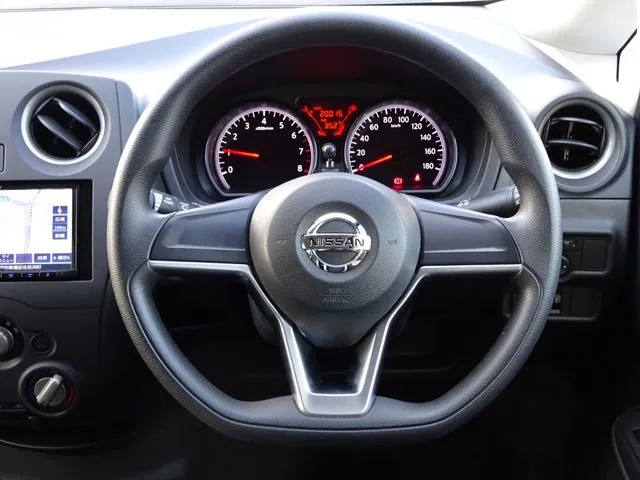 ニッサン ノート 4WD