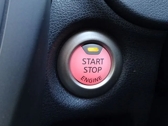 ニッサン ノート 4WD