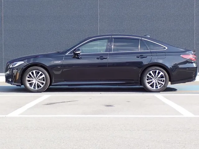 クラウン セダン ハイブリッド(トヨタ)の車両写真