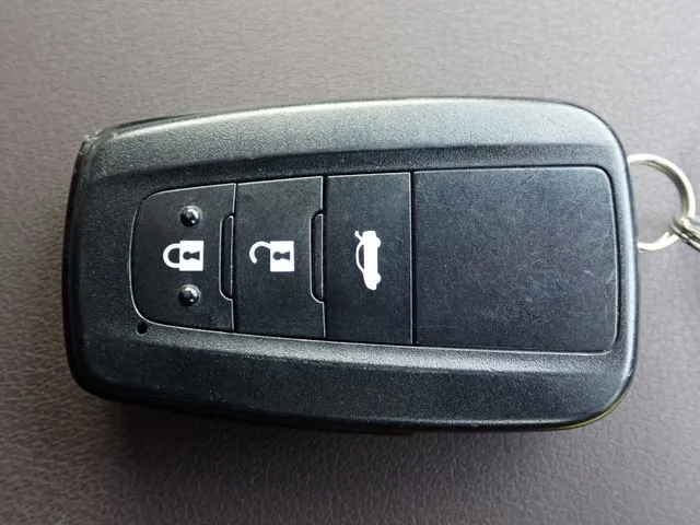 クラウン セダン ハイブリッド(トヨタ)の車両写真