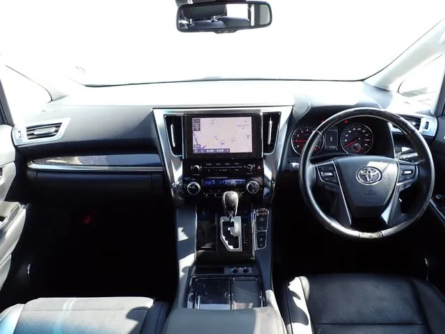 アルファード（トヨタ）の車両写真