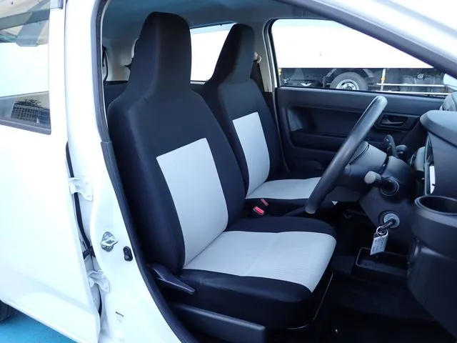 ミラ　イース（ダイハツ）の車両写真