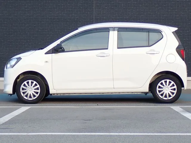 ミラ　イース（ダイハツ）の車両写真