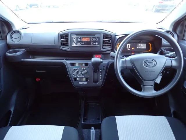 ミラ　イース（ダイハツ）の車両写真