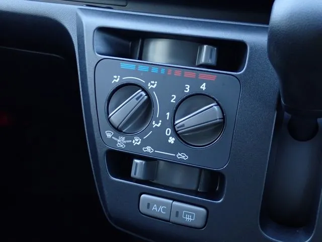 ミラ　イース（ダイハツ）の車両写真