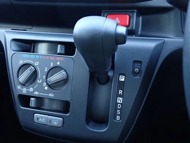 ミラ　イース（ダイハツ）の車両写真