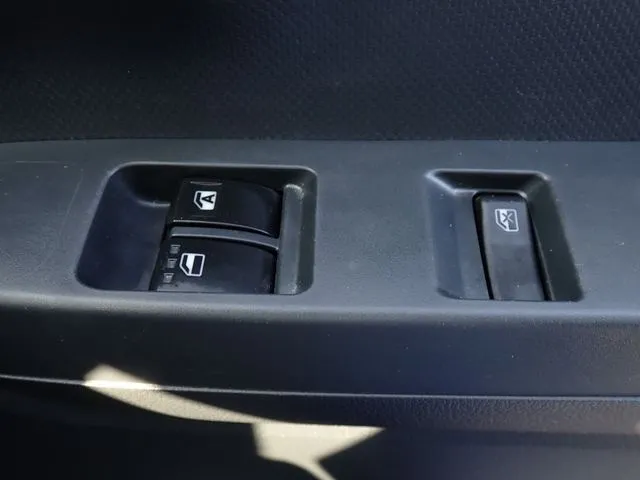 ダイハツ　ミラ　イース