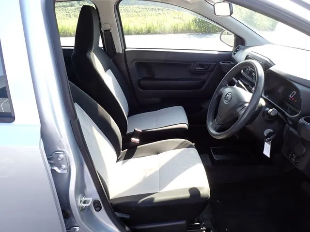 ダイハツ　ミラ　イース