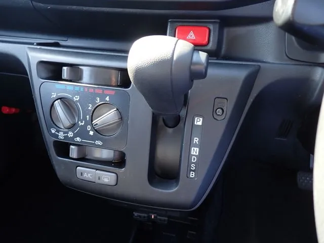 ダイハツ　ミラ　イース