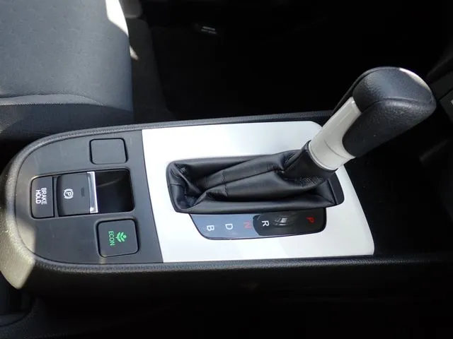 フィット　ｅ：ＨＥＶ（ホンダ）の車両写真