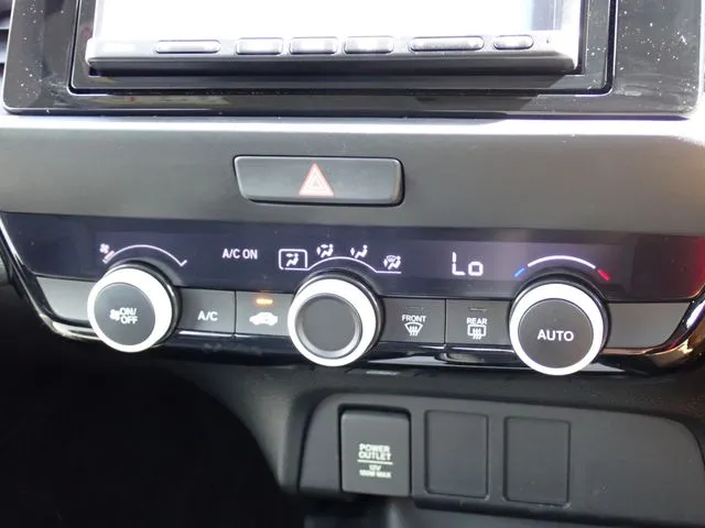 フィット　ｅ：ＨＥＶ（ホンダ）の車両写真