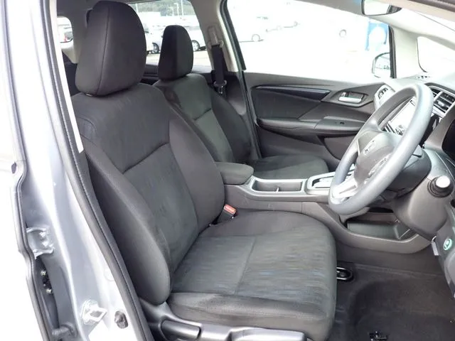 シャトル　ハイブリッド　４ＷＤ（ホンダ）の車両写真