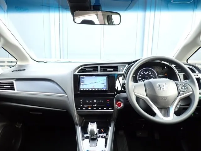 シャトル　ハイブリッド　４ＷＤ（ホンダ）の車両写真