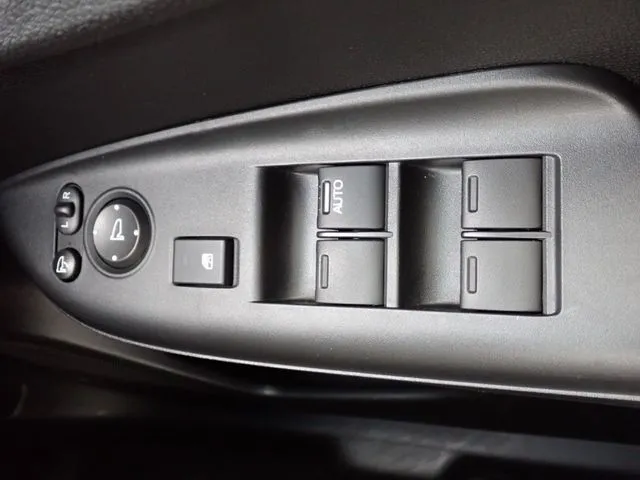 シャトル　ハイブリッド　４ＷＤ（ホンダ）の車両写真