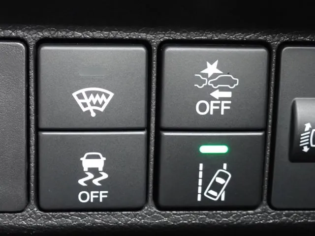 シャトル　ハイブリッド　４ＷＤ（ホンダ）の車両写真