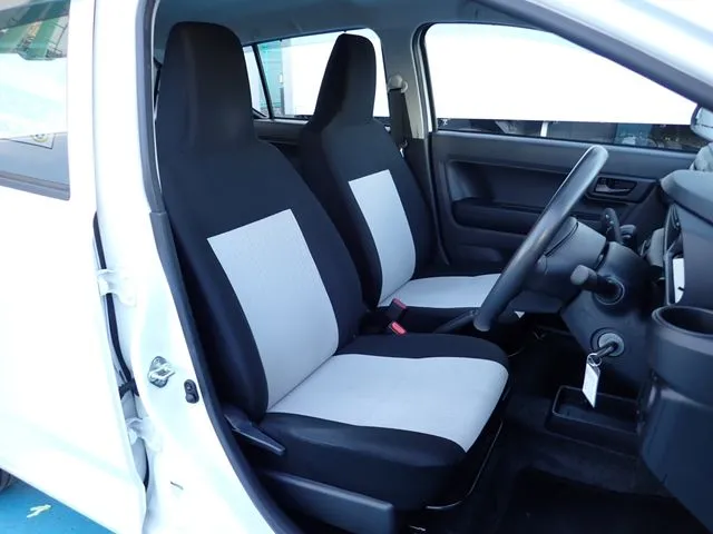 ミラ　イース（ダイハツ）の車両写真