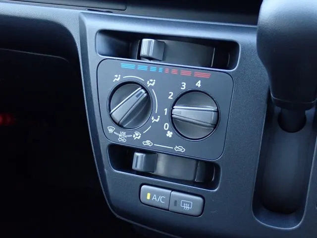 ミラ　イース（ダイハツ）の車両写真