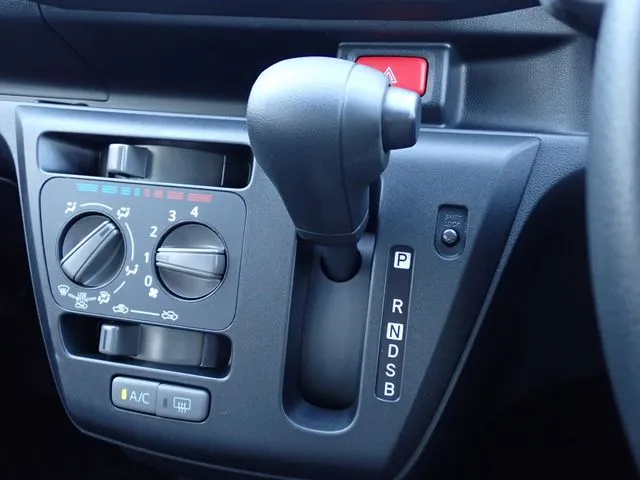 ミラ　イース（ダイハツ）の車両写真