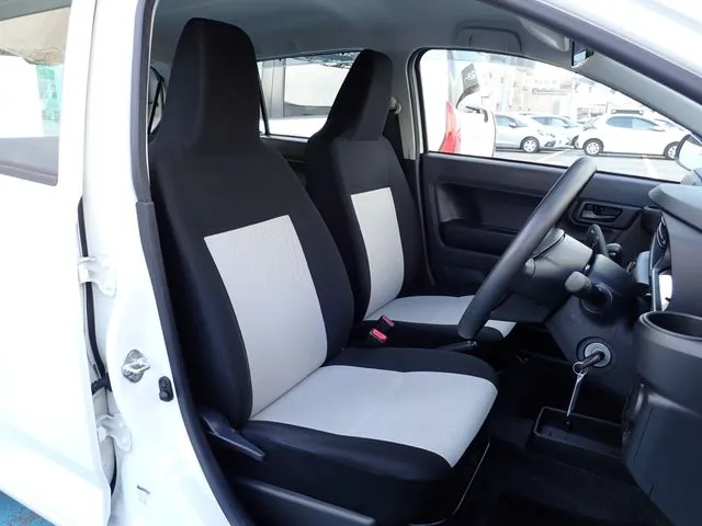 ミラ　イース（ダイハツ）の車両写真