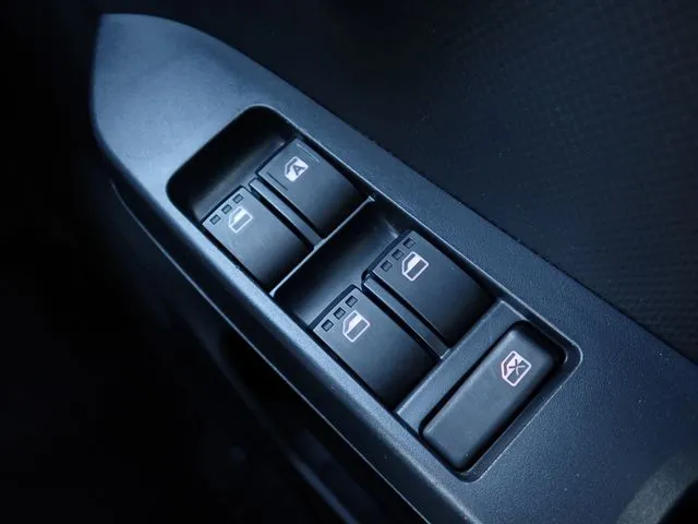 ミラ　イース（ダイハツ）の車両写真