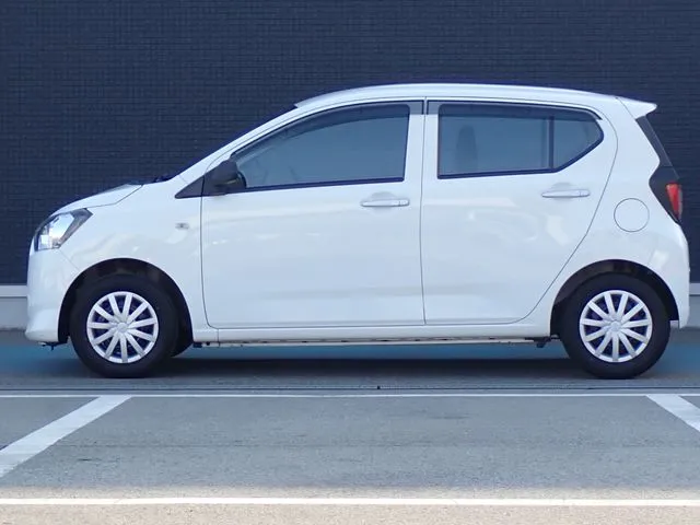 ミラ　イース（ダイハツ）の車両写真