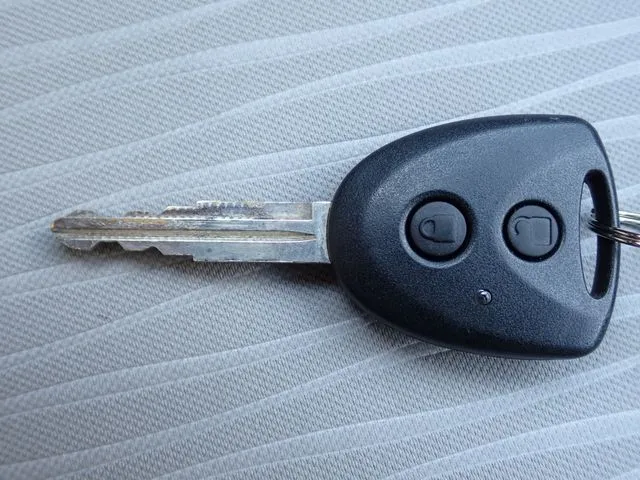 ミラ　イース（ダイハツ）の車両写真