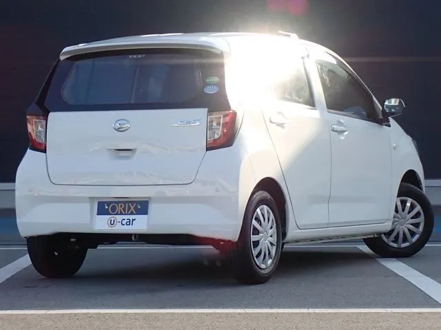 ミラ　イース（ダイハツ）の車両写真