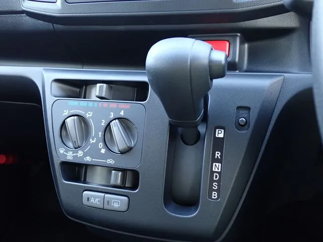 ミラ　イース（ダイハツ）の車両写真