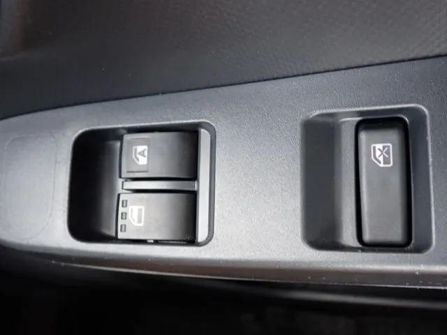 ダイハツ　ミラ　イース