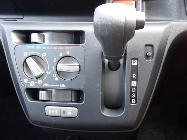 ダイハツ　ミラ　イース