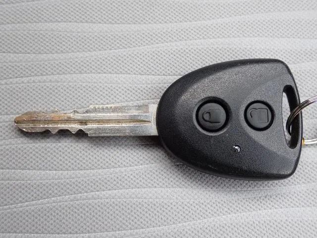 ダイハツ　ミラ　イース