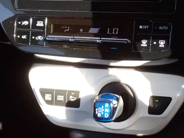 プリウス（トヨタ）の車両写真