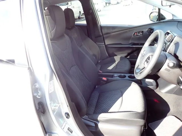 プリウス（トヨタ）の車両写真