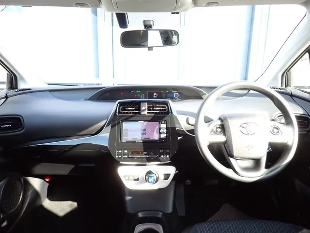 プリウス（トヨタ）の車両写真