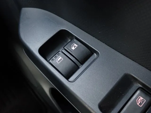 ダイハツ　ミラ　イース