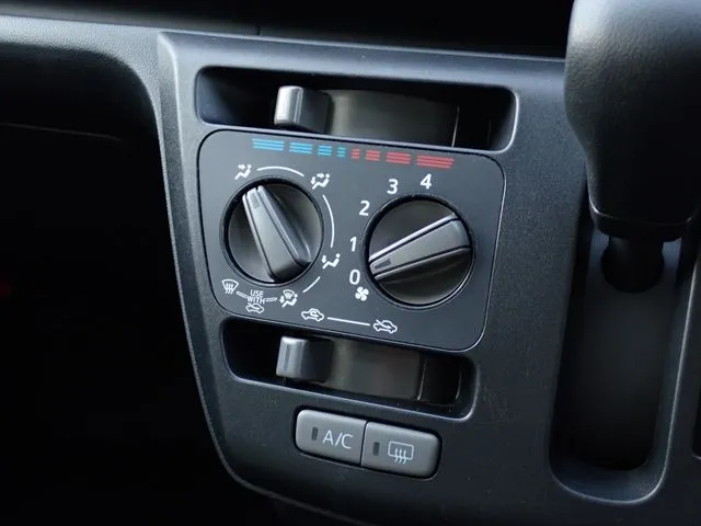 ダイハツ　ミラ　イース