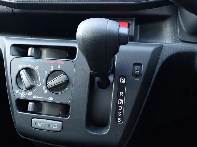 ダイハツ　ミラ　イース