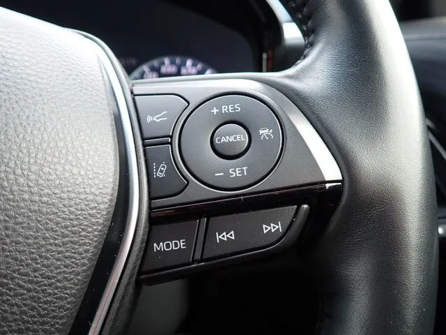 トヨタ　クラウン　セダン　ハイブリッド