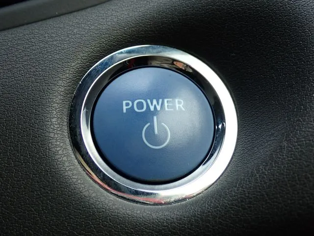 トヨタ　クラウン　セダン　ハイブリッド