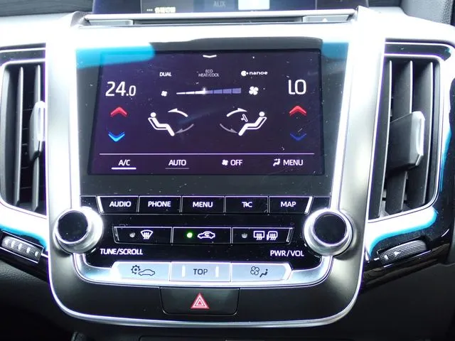 トヨタ　クラウン　セダン　ハイブリッド