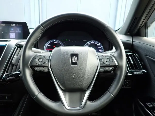 トヨタ　クラウン　セダン　ハイブリッド