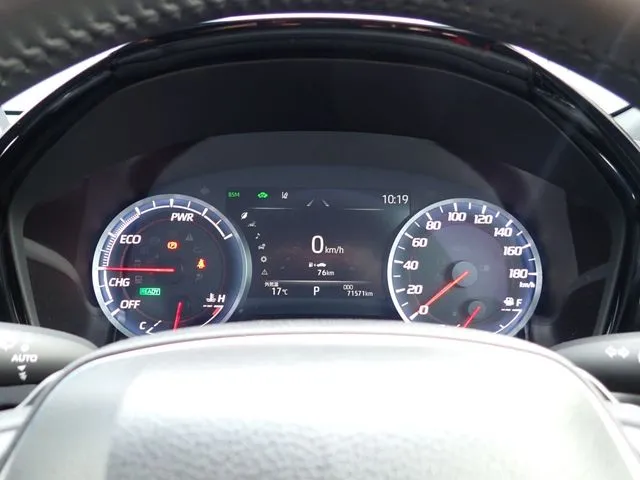 トヨタ　クラウン　セダン　ハイブリッド