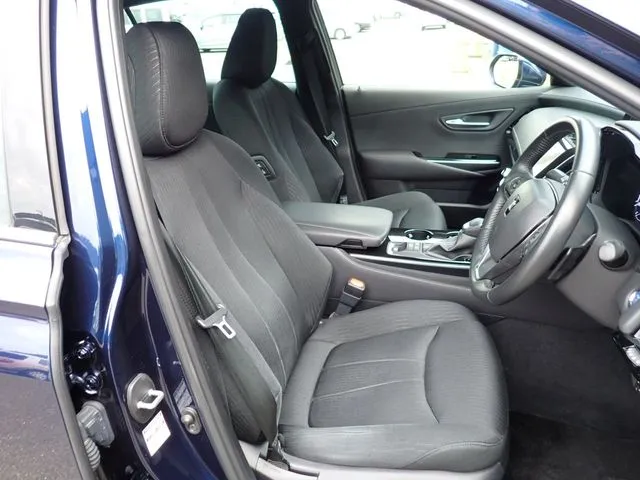 トヨタ　クラウン　セダン　ハイブリッド